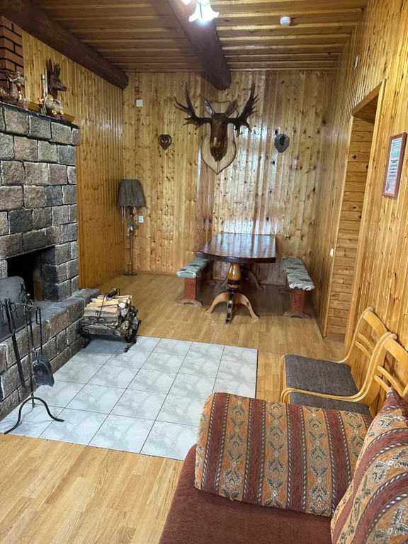 В большом доме 1/2 часть первого этажа