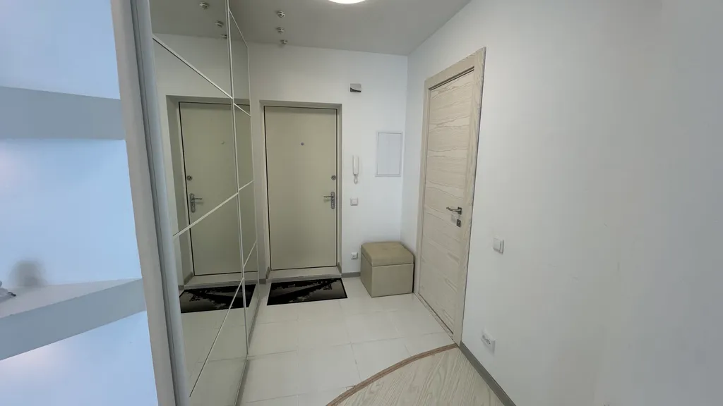 Светлые апартаменты в центре города с видом на озеро