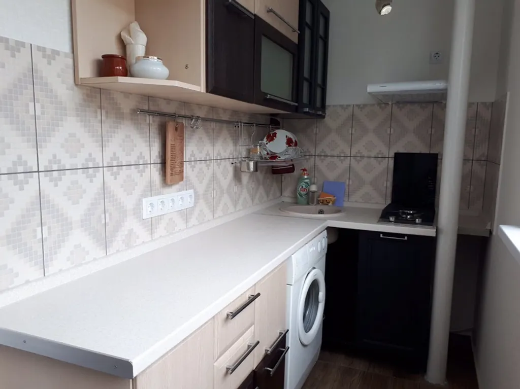 Часть дома с верандой и видом на море, горы и храм