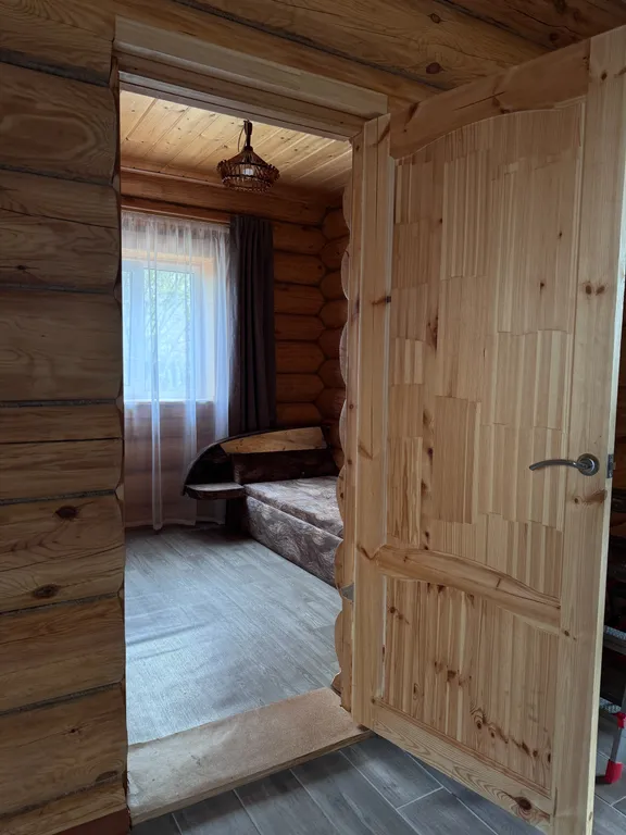 Новый деревянный дом в живописном месте