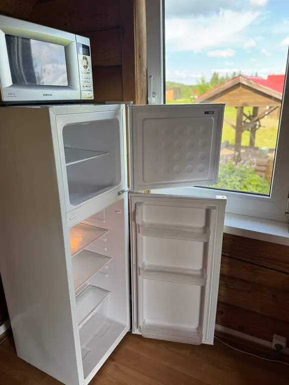 Дом из сруба у воды