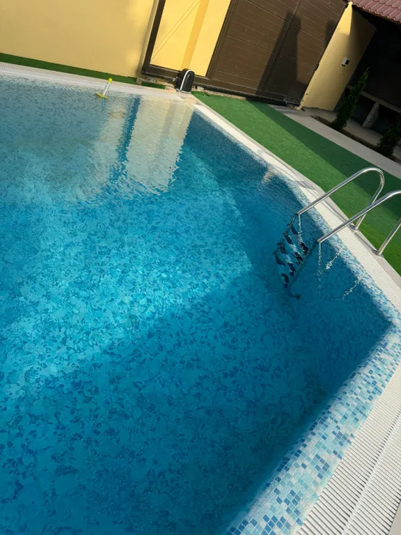 Дача на берегу моря с бассейном