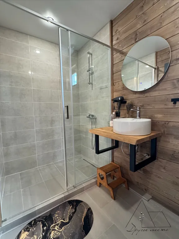 Атмосферный домик с баней на дровах и купелью