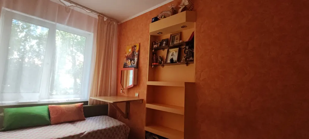 Уютная комната Айна