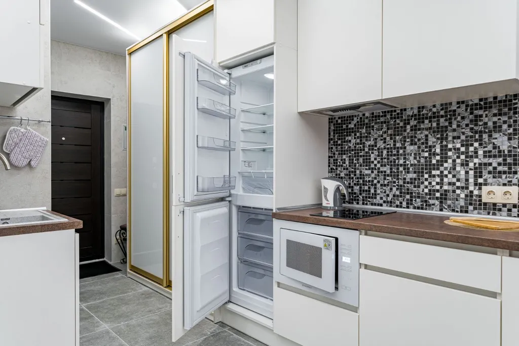 Студия с новым ремонтом (метро 5 минут пешком)