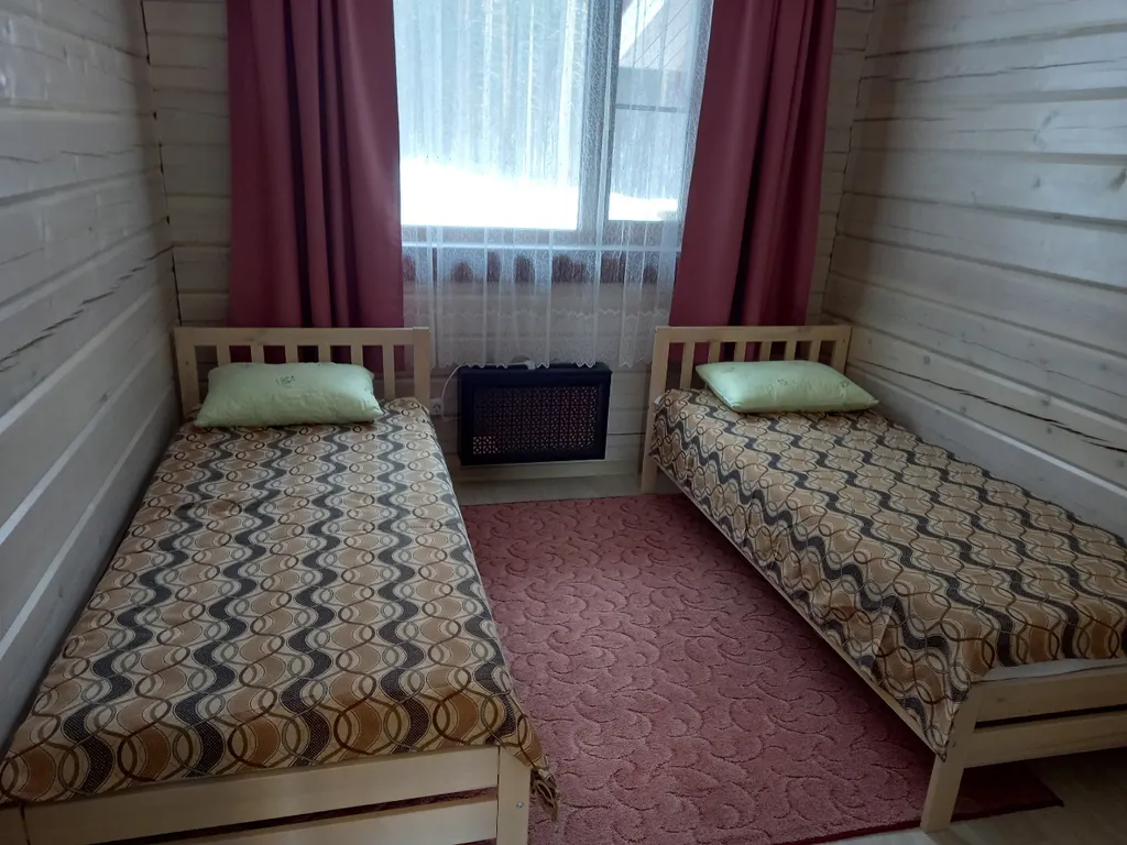 Уютный дом на берегу озера