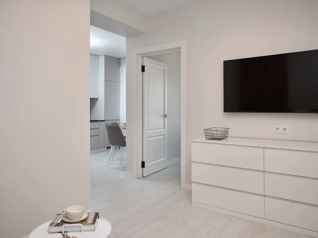 Евро двухкомнатная квартира с боковым видом на море