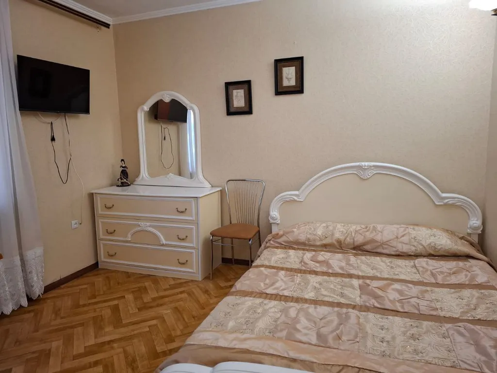 Номер у Воронцовского парка рядом с морем и с собственным двором