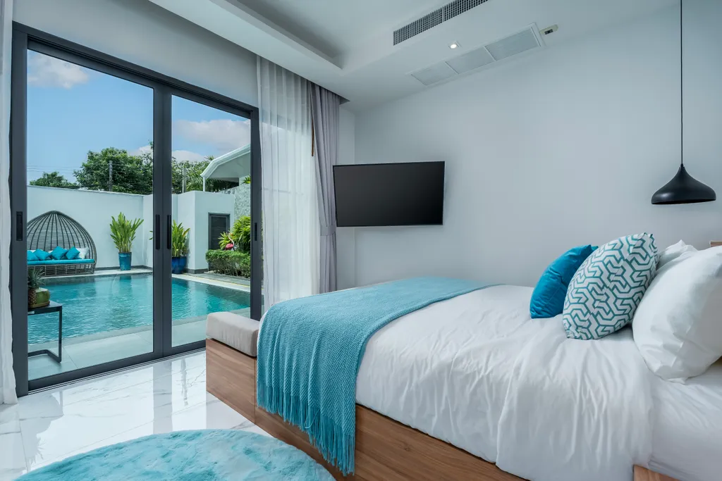 Новая вилла с бассейном, террасой и барбекю зоной, рядом с Боат авеню