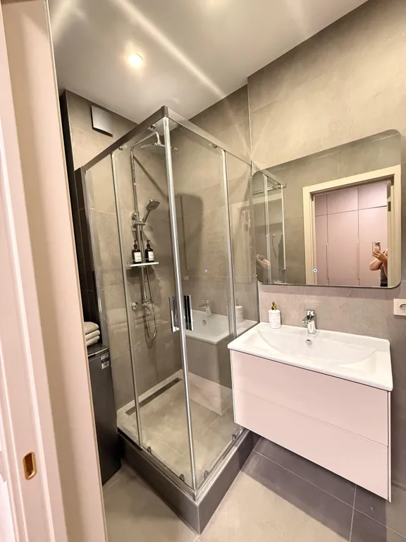 Уютная квартира рядом с ТРК Семья