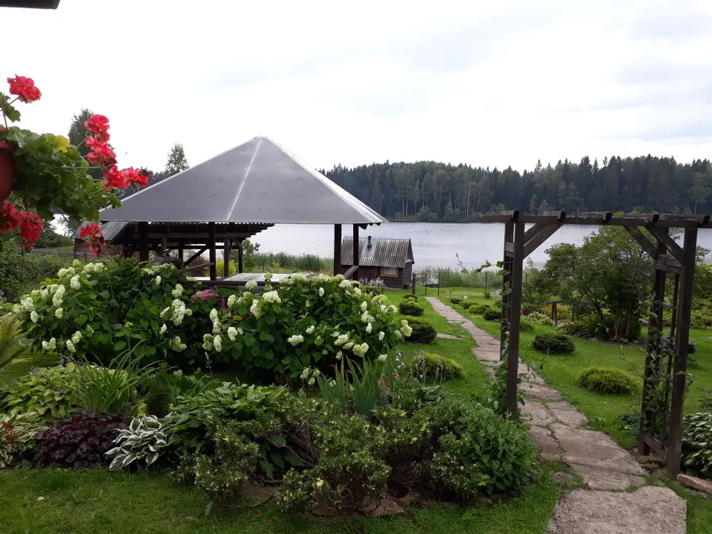 Апартамент с террасой и видом на озеро