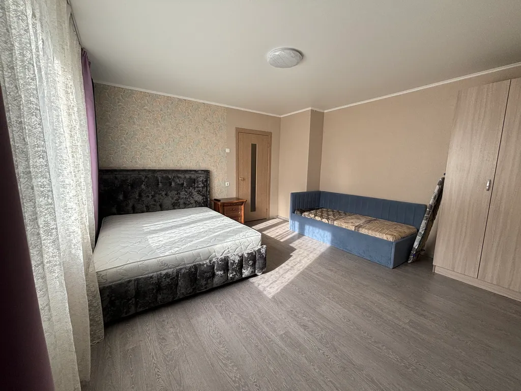 Улучшенная однокомнатная квартира — аренда посуточно в Нижнекамск