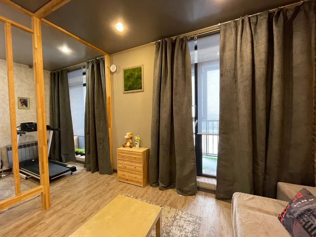 Квартира в люкс доме с парковкой в 10 минутах пешком от площади Ленина