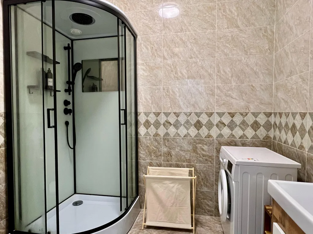 Квартира Доступная квартира 30 возле метро — Алматы