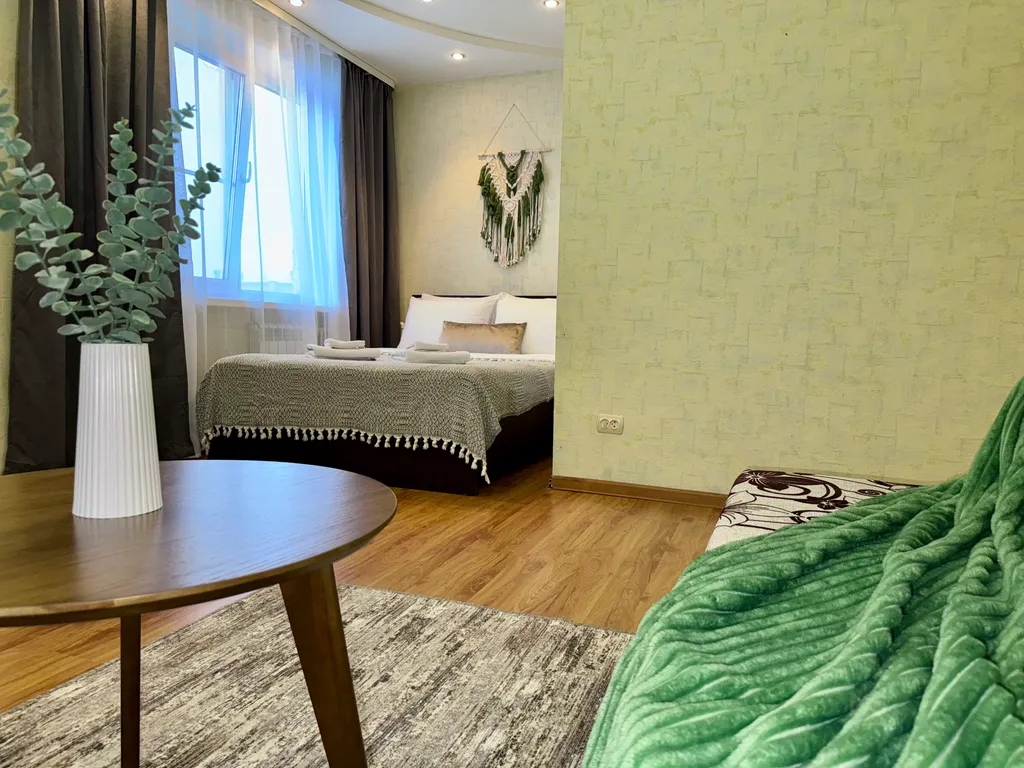 Стильная однокомнатная с большой кухней у ДК Металлургов