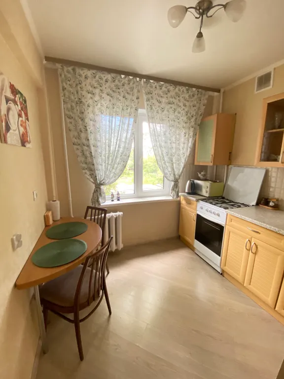 Квартира Уютная светлая двухкомнатная квартира — Омск