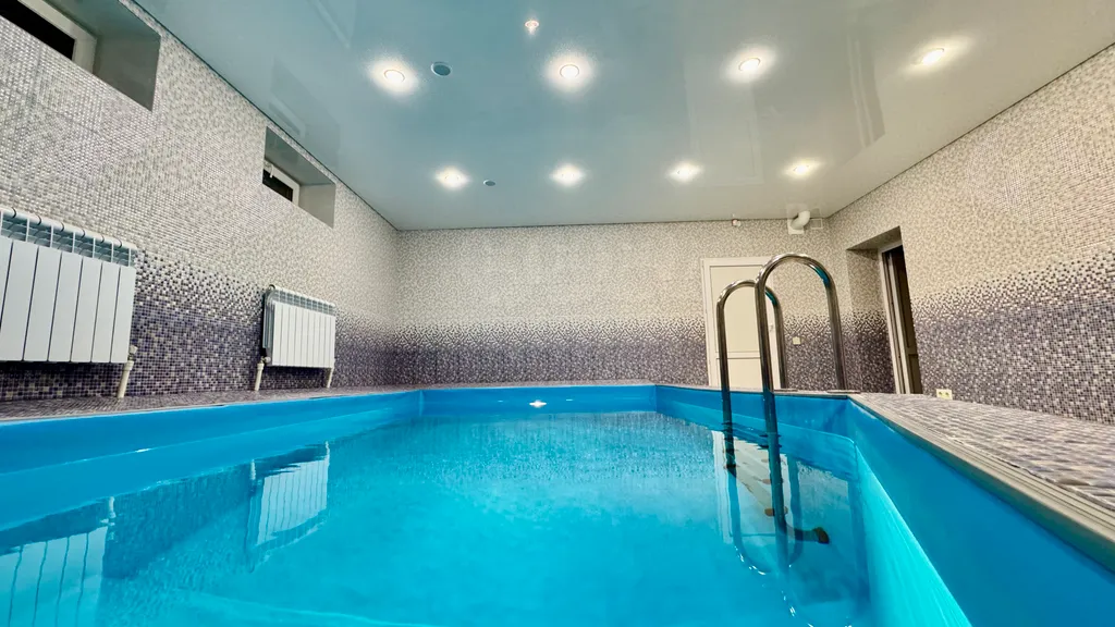 Коттедж с бассейном, баней