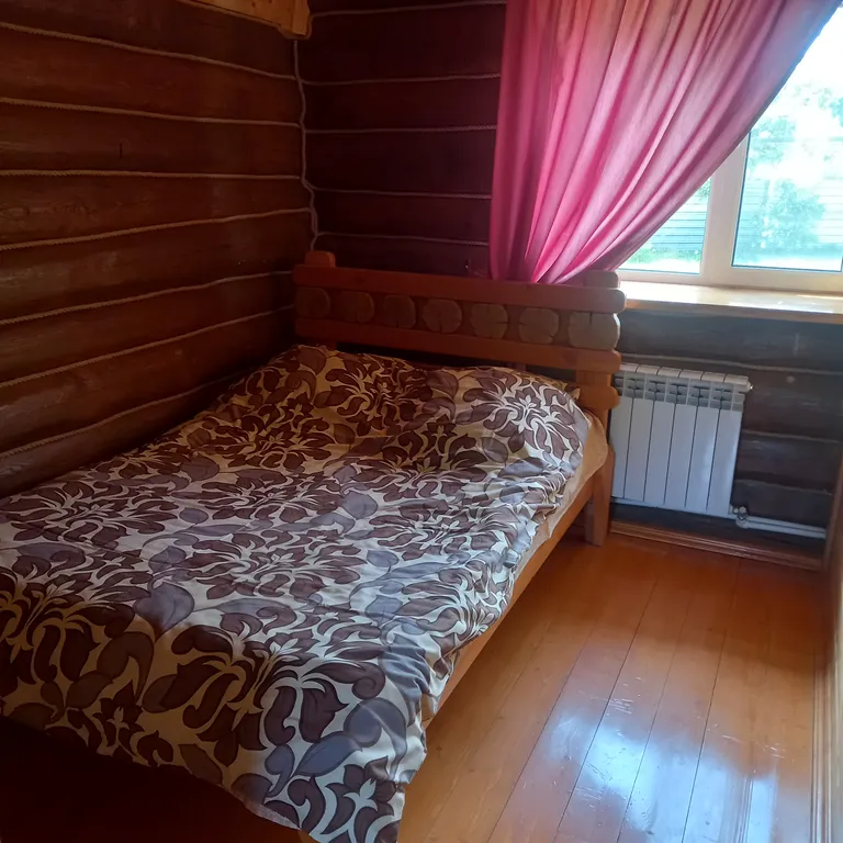 Дом у пруда