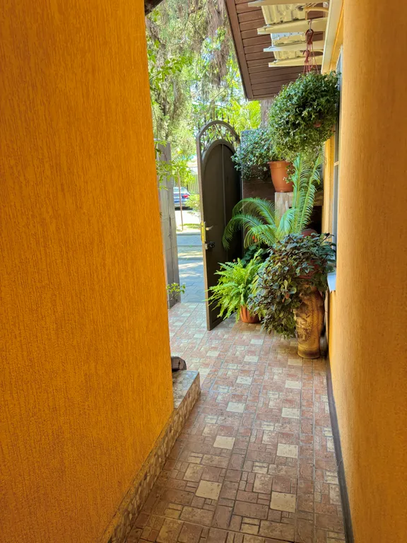 Дом в центре Адлера на набережной