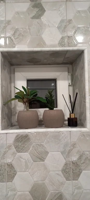 Светлая, чиста квартира в центре Владикавказа. Парковки во дворе  нет.