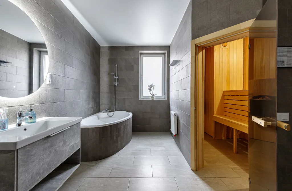 Трёхкомнатная квартира с сауной рядом с центром