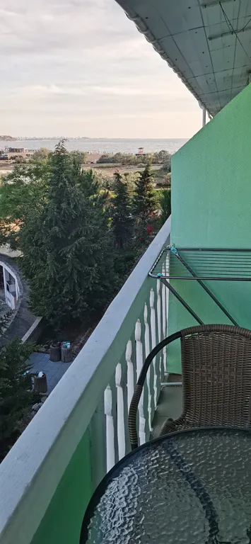 У берега моря