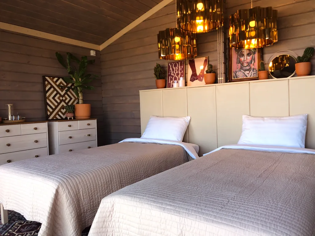 Уютный домик на двоих с панорамными окнами - Земля