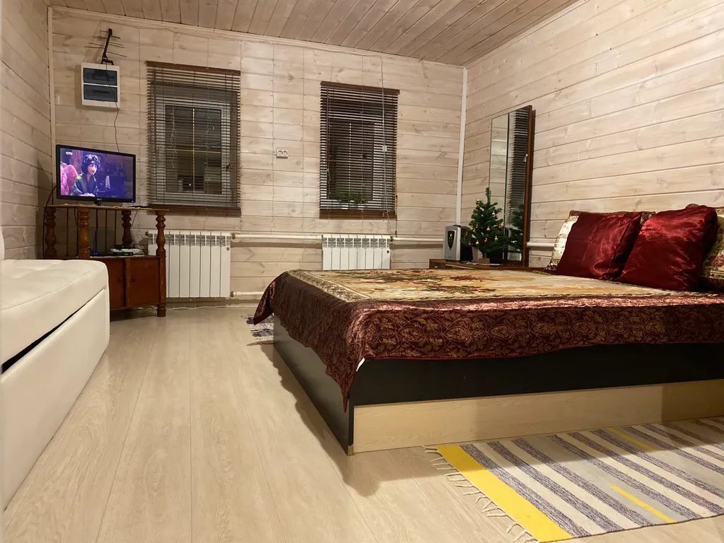 Уютный дом в черте города