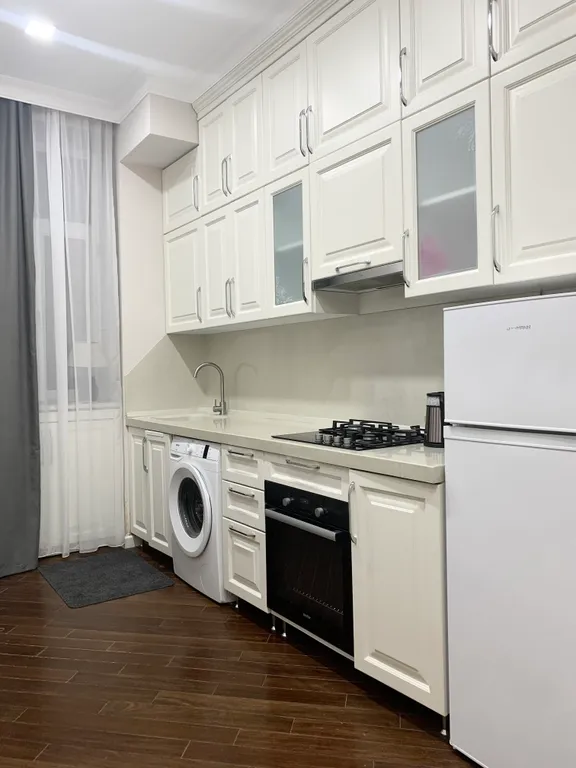 3-комнатная квартира рядом с метро и старым городом