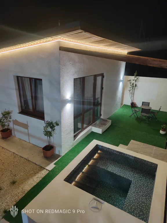 Уютный домик с мини бассейном