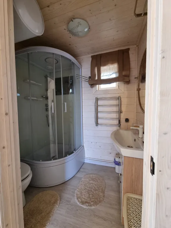 Деревянный дом в деревне дача фермера