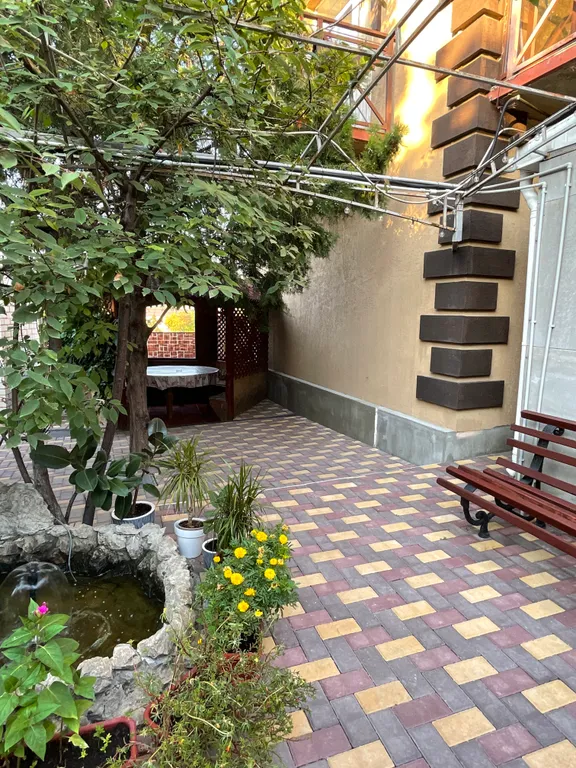 Четырёхместный номер люкс с балконом С видом на город и горы