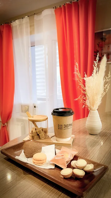 Уютный уголок для путешественников с видом на реку Волга