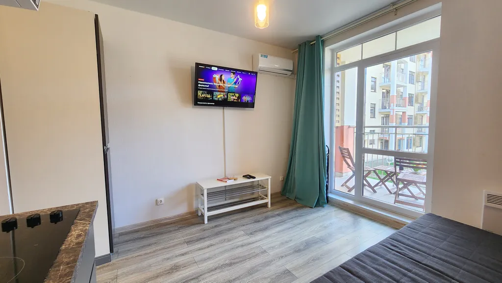 Студия с видом на бассейн