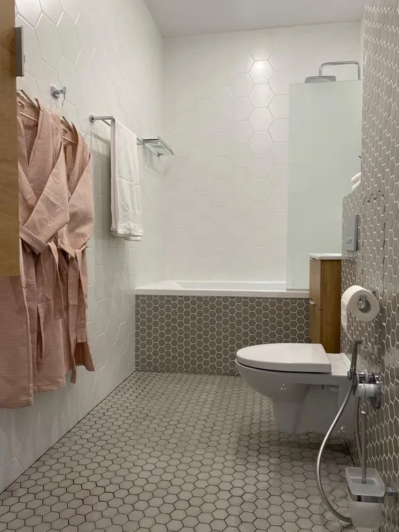 Современная квартира с кондиционером, с красивым видом на горы