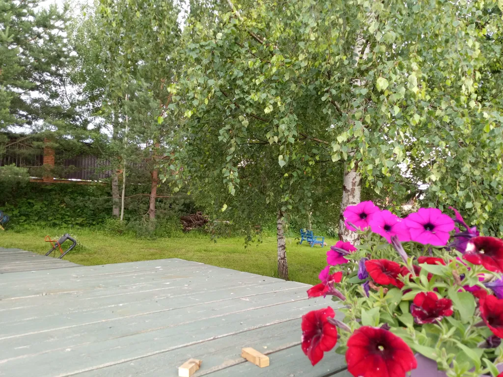 Уютный дом на краю города