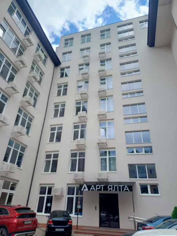 Квартира Квартира Стильный апартамент в новом АО Арт-Ялта у Центр. рынка, с паркингом — Ялта