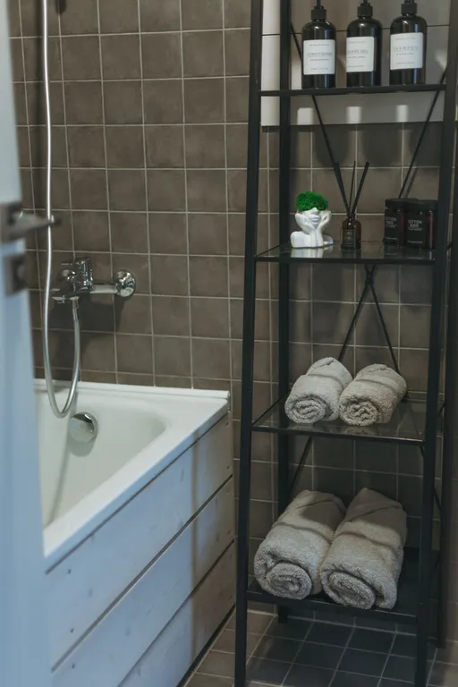 Дом с баней бочкой у воды и леса Green house