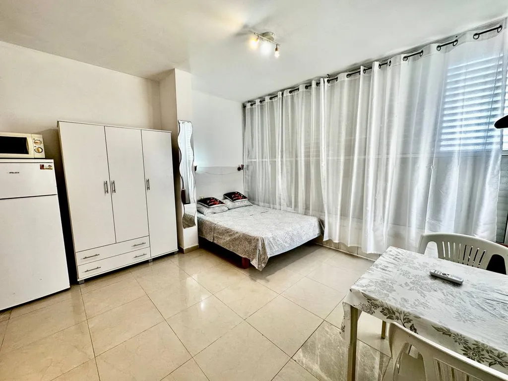 Новая эксклюзивная студия у моря в доме с лифтом