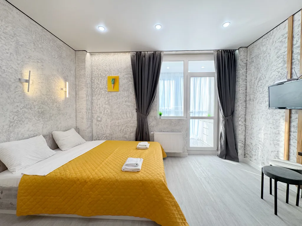 Светлая студия с панорамной лоджией