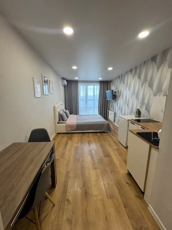 Потрясающая cтудия в центре с бaлконoм нa 14 этаже