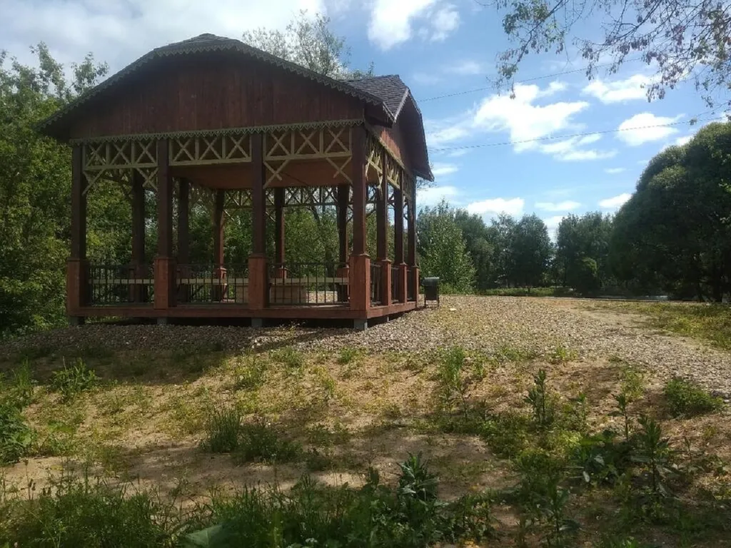 Уютный русский дом у верхнего пруда