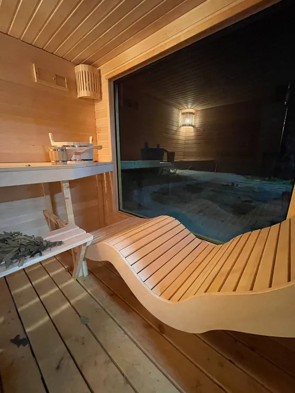 Треугольный дом Афрейм с видом на лес и подогреваемым бассейном