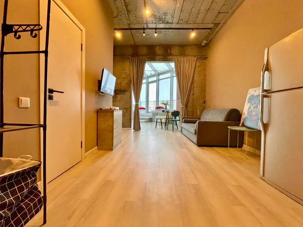 Шикарная квартира с панорамными окнами и террасой рядом с титан ареной