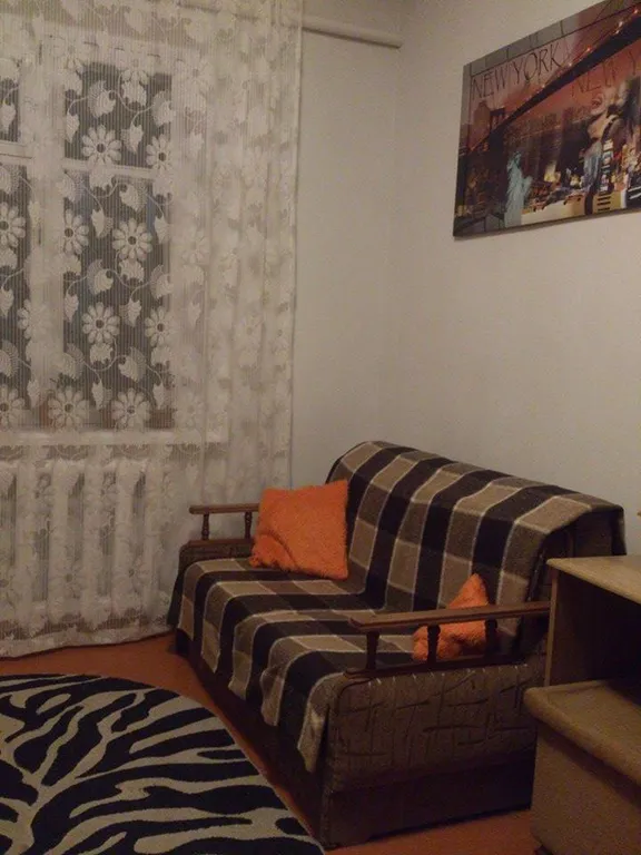 Квартира Комната с видом на осенний двор и сад — аренда посуточно в Феодосия