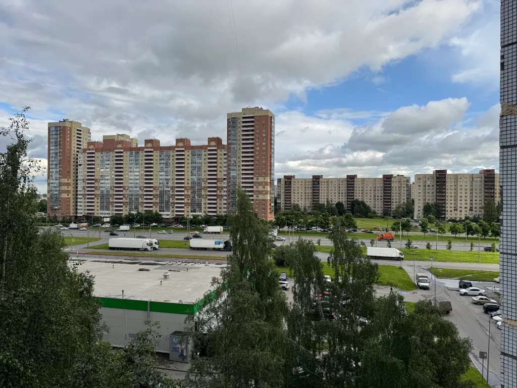 Квартира Просторная трехкомнатная квартира у метро — Санкт-Петербург