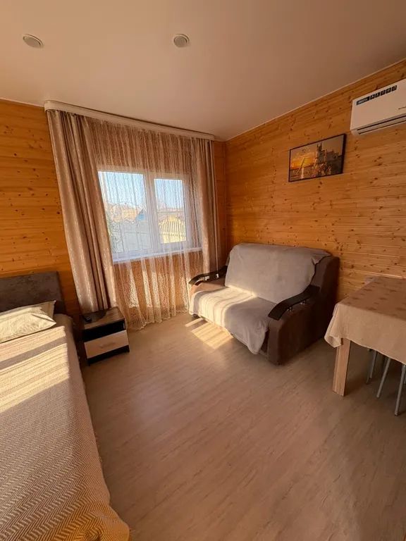 Домик у реки Дах с видом на горы