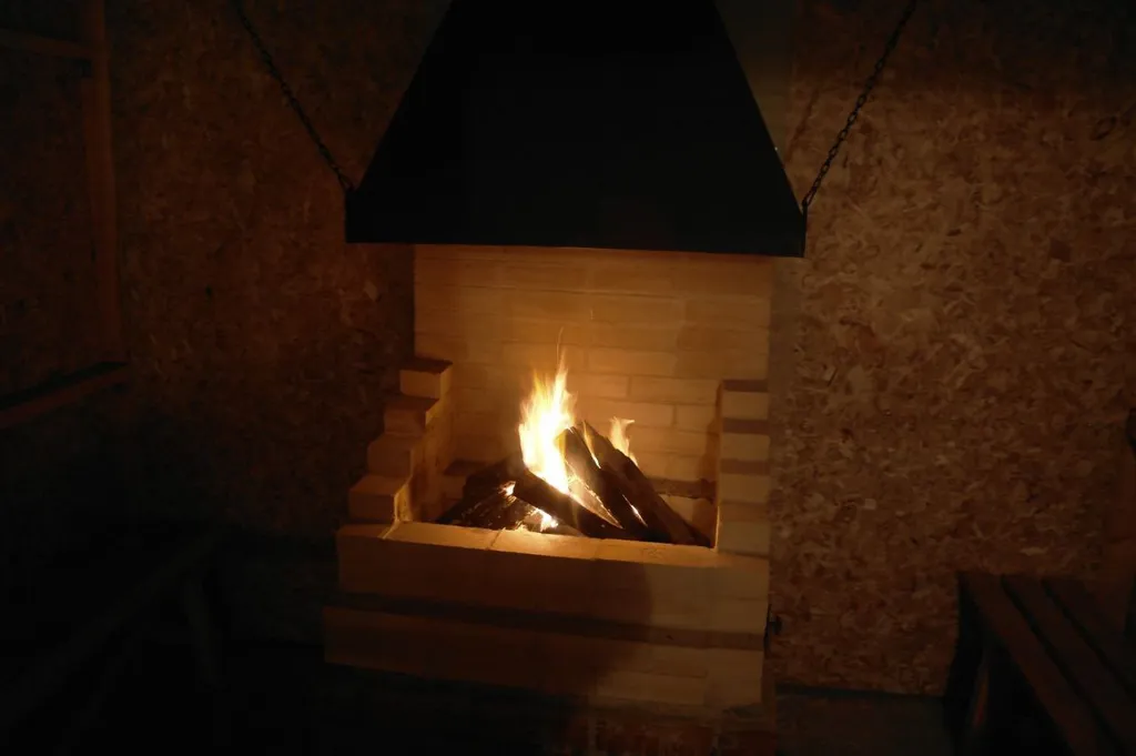 Коттедж с баней и бассейном-купелью в уникальном месте