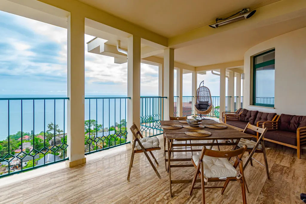 Дом с великолепным видом на море и горы