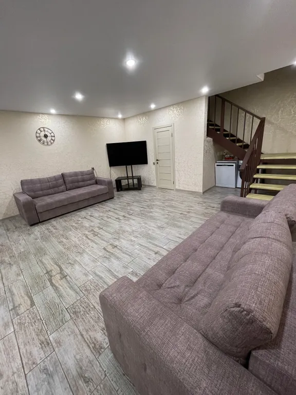 Просторный четырехкомнатный таунхаус на Банном